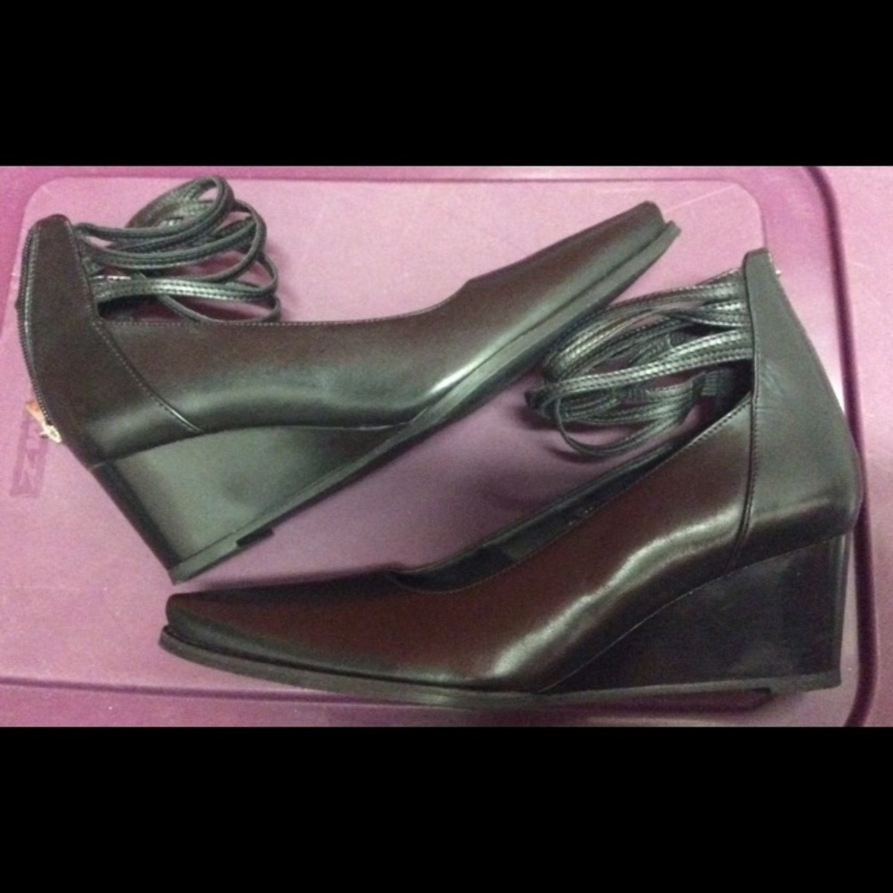 French black pumps. Size 7.5-8. Brand new Leather.